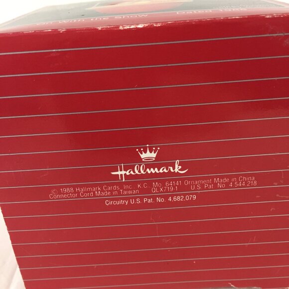 Hallmark Keepsake Ornament On With The Show Light & Motion Magic 1988 In Box - Picture 5 of 10